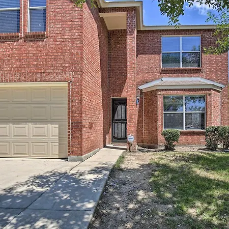 Spacious San Antonio Home About 9 Miles To Usta!